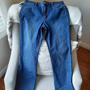 Santana Women's Straight Jeans [12X32]